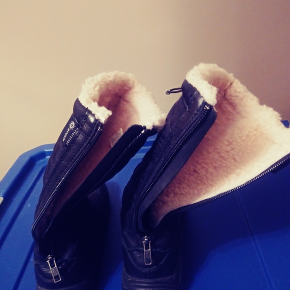 UGG Winter Boots - Size 5 Black - Picture 10 of 12